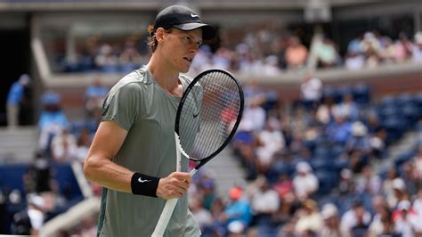 out of context iga swiatek|Top seeds Jannik Sinner and Iga Swiatek move on to third round .